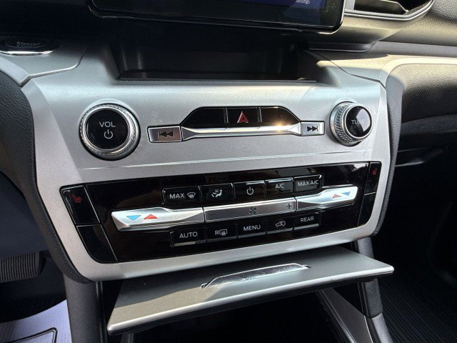 Used 2022 Ford Explorer XLT image 16