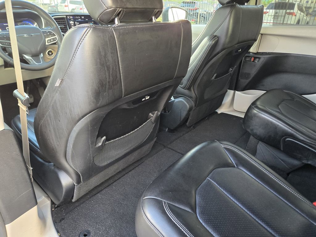 Used 2023 Chrysler Pacifica Touring-L FWD image 19