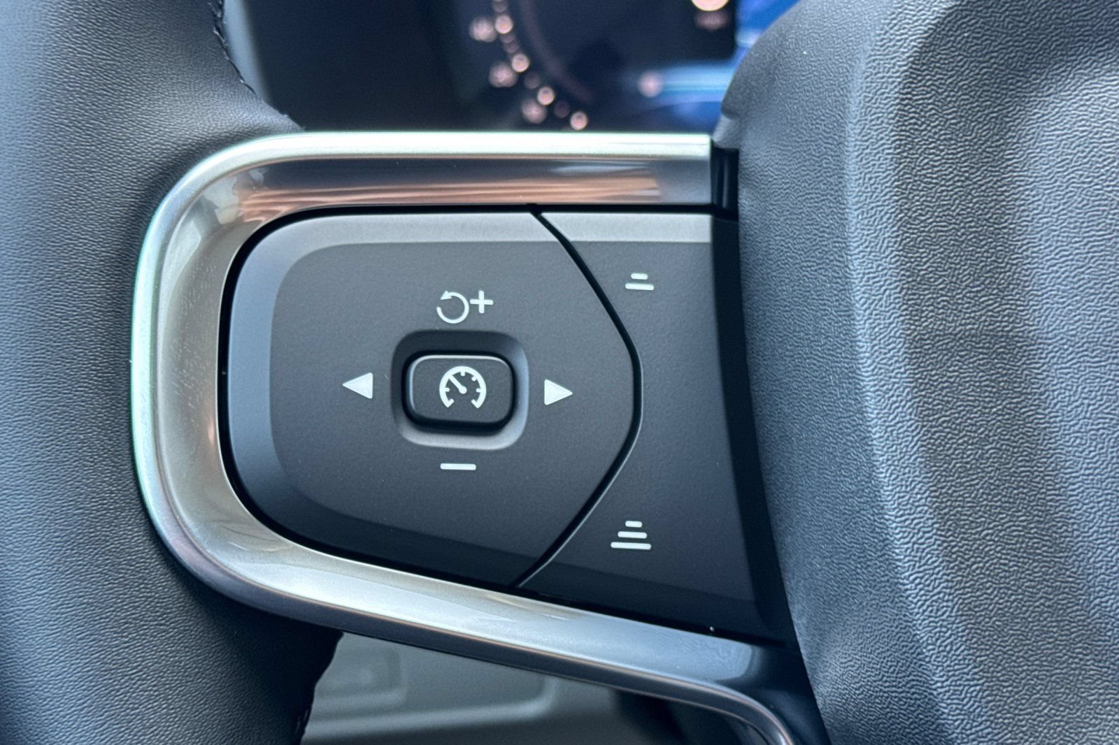New 2026 Volvo XC40 B5 Ultra w/ Climate Package AWD/4WD image 28