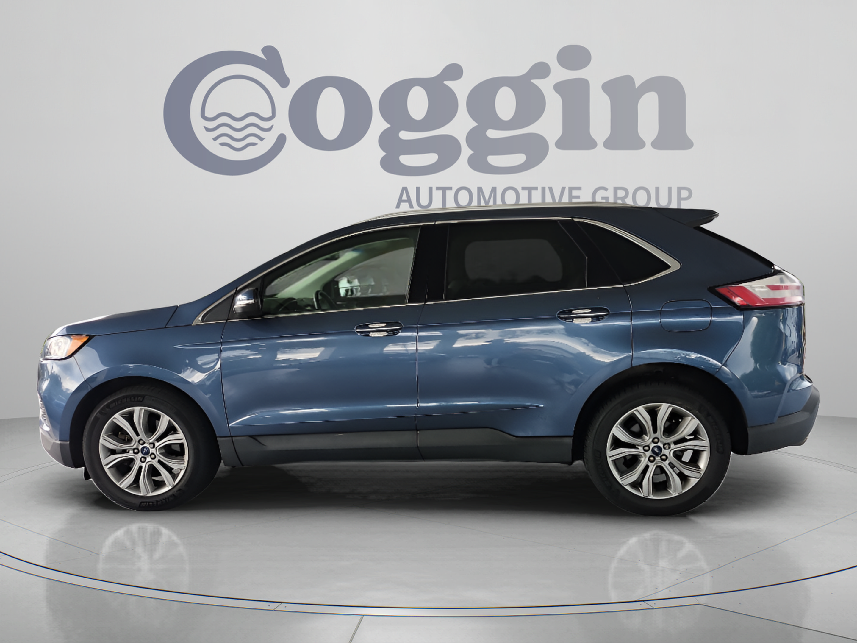 Used 2019 Ford Edge Titanium w/ Cold Weather Package AWD/4WD image 2