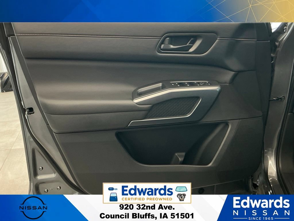 Used 2025 Nissan Pathfinder Rock Creek AWD/4WD image 26