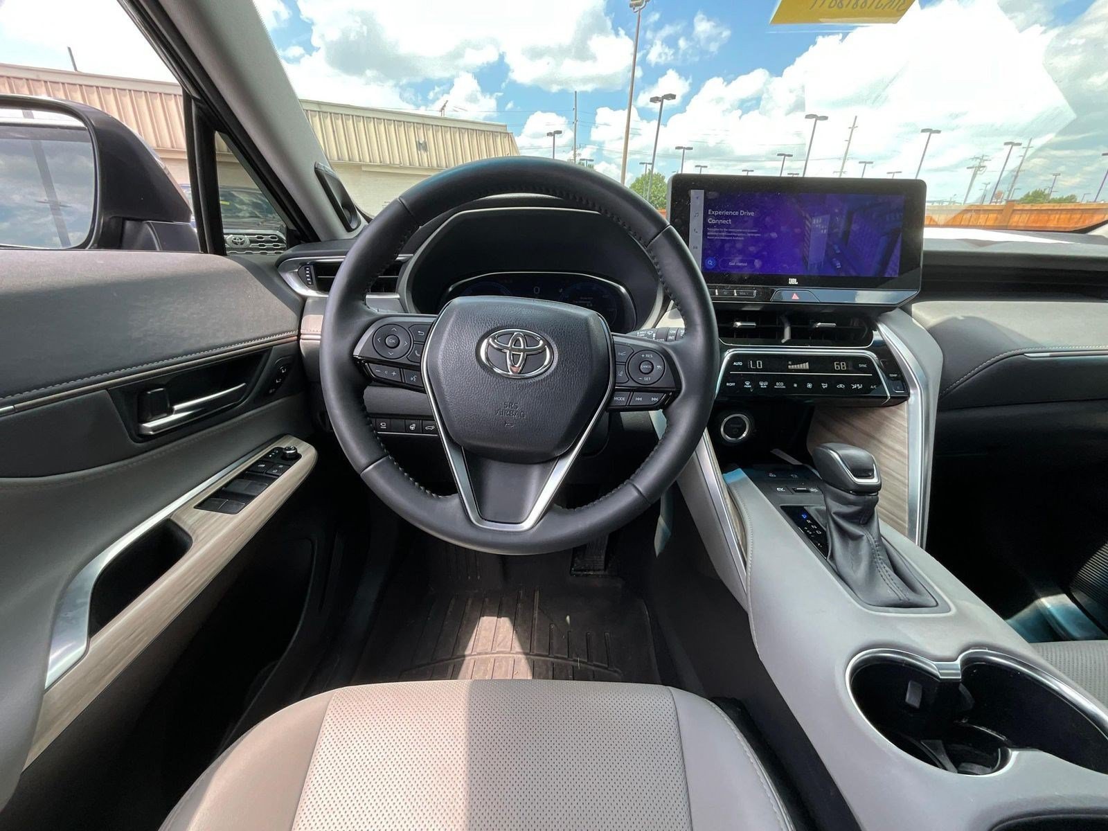 Used 2024 Toyota Venza Limited AWD/4WD image 8