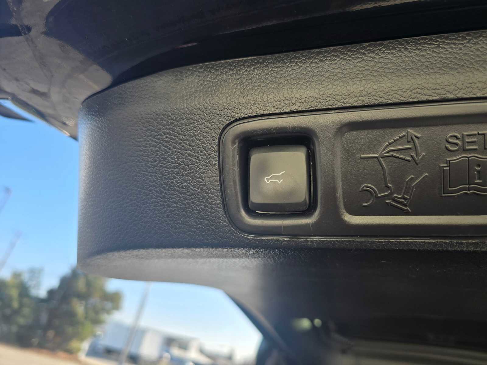 Used 2023 Ford Expedition Limited image 17