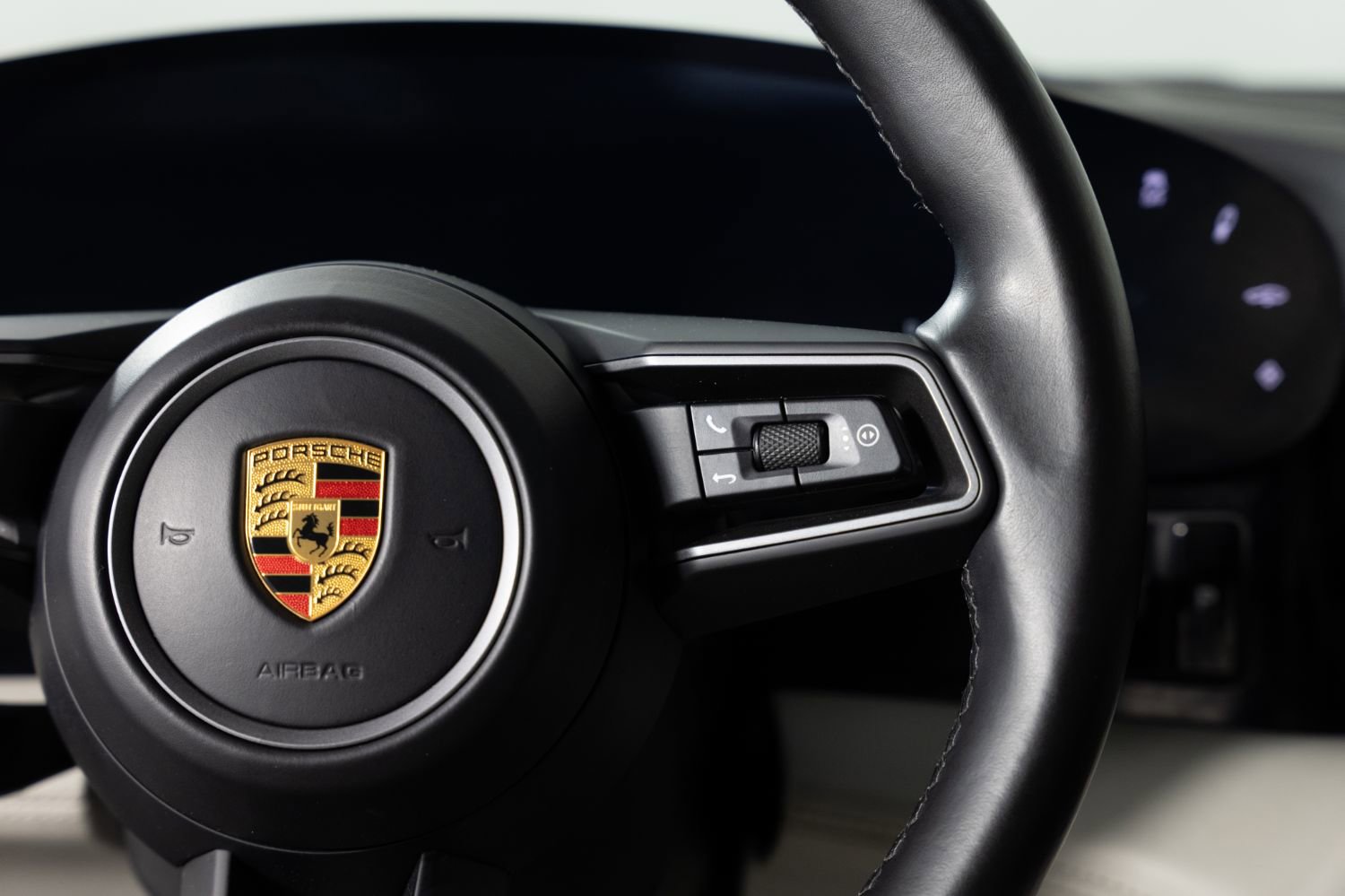 Used 2021 Porsche Taycan 4S w/ Premium Package image 33