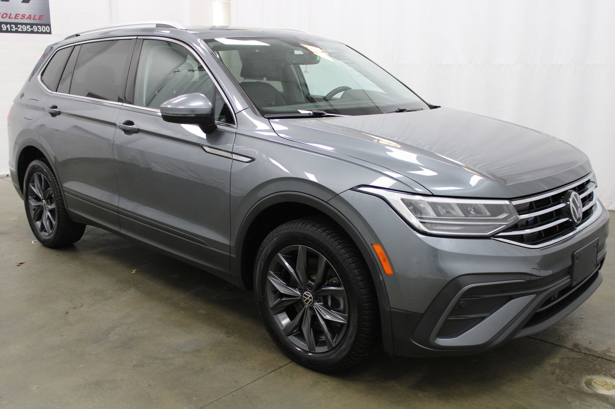 Used 2022 Volkswagen Tiguan SE AWD/4WD image 4