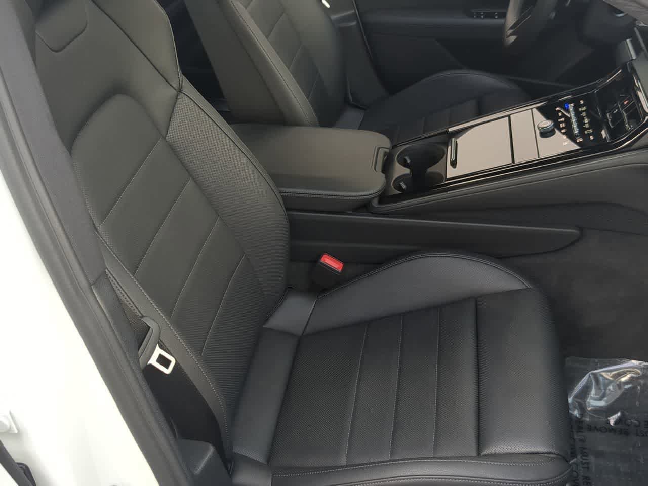 Used 2025 Porsche Panamera image 5