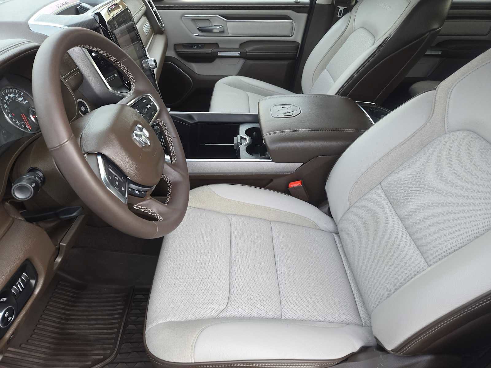 Used 2025 RAM 1500 Laramie w/ Laramie Southwest Edition image 14