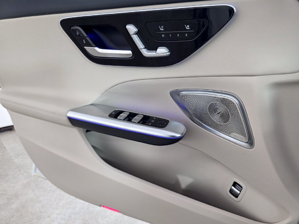 New 2026 Mercedes-Benz C 300 4MATIC Sedan image 16