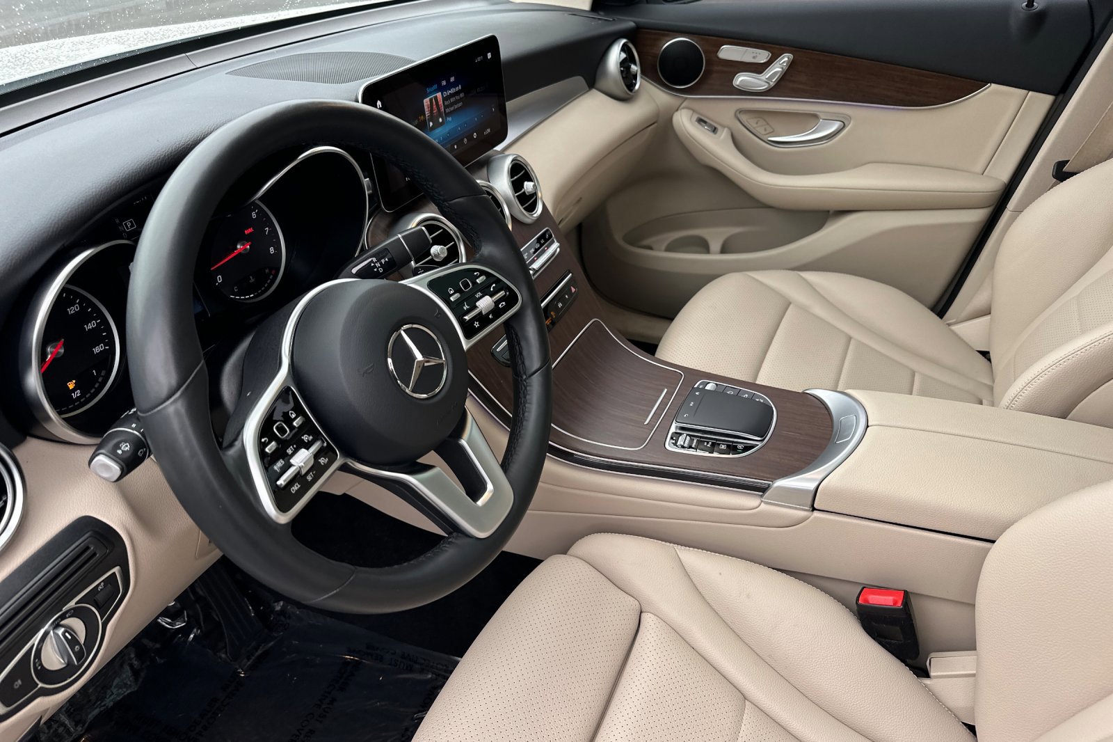 Used 2022 Mercedes-Benz GLC 300 4MATIC w/ Premium Package Lite image 10