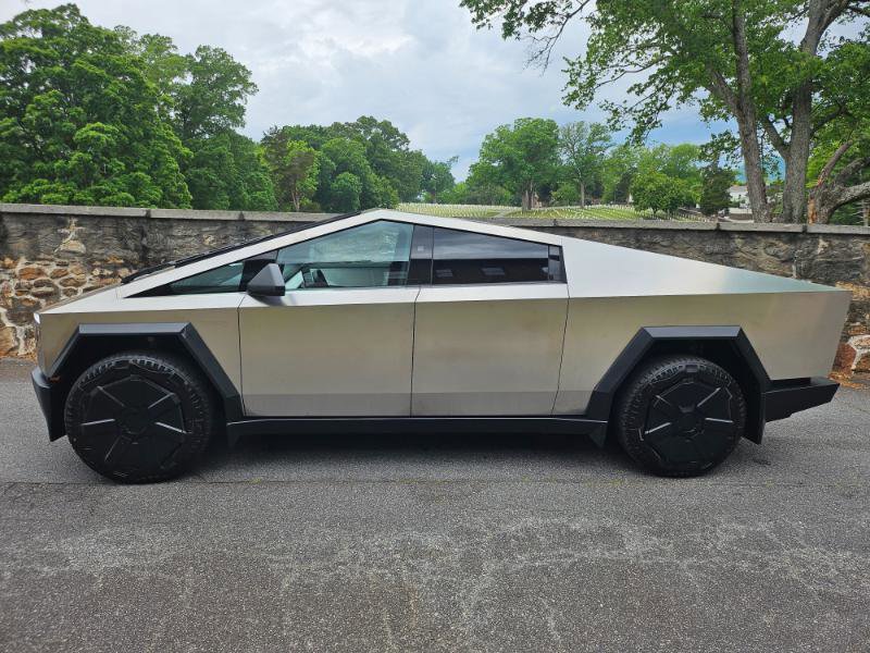 Used 2024 Tesla Cybertruck AWD Crew Cab image 8
