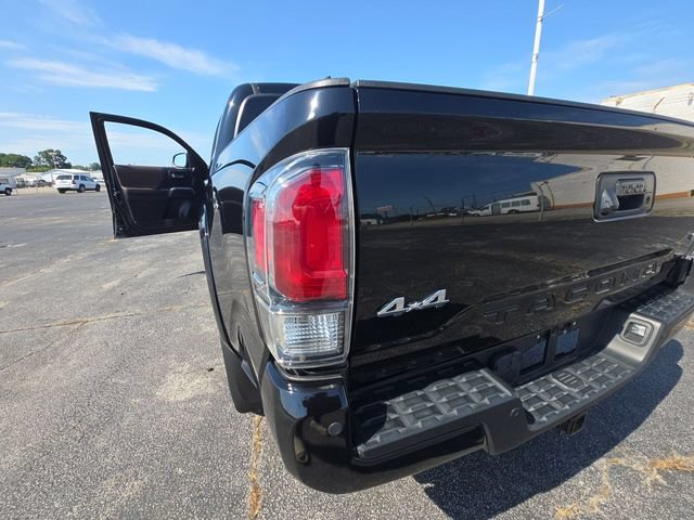 Used 2021 Toyota Tacoma Limited AWD/4WD image 30