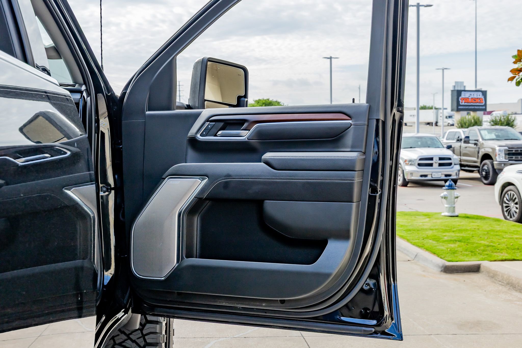 Used 2024 GMC Sierra 2500 Denali w/ Denali Reserve Package AWD/4WD image 38