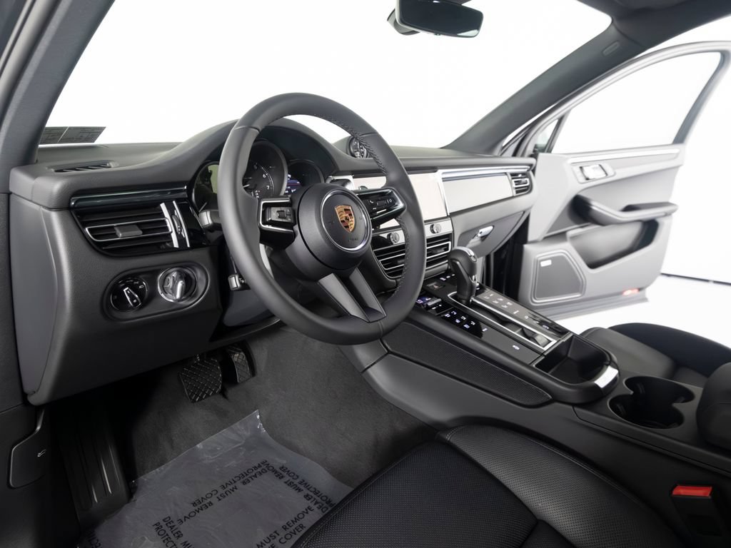 New 2026 Porsche Macan AWD/4WD image 4