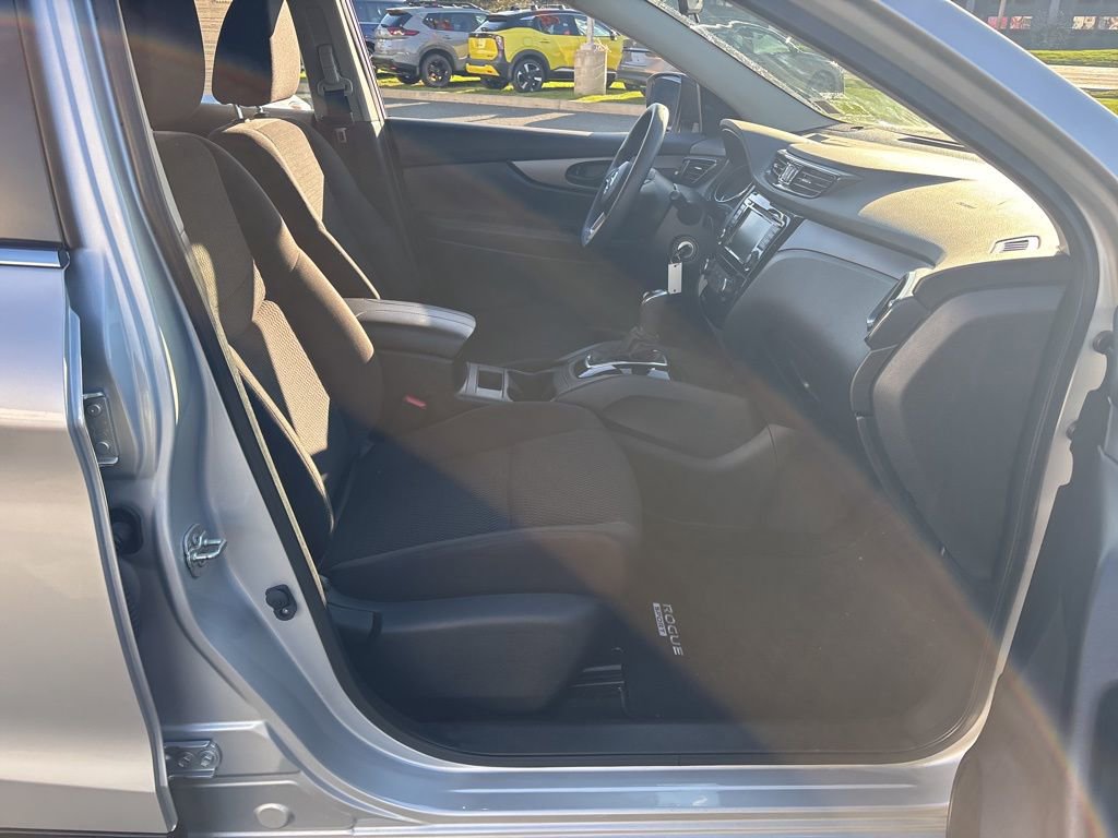 Used 2022 Nissan Rogue Sport S image 29