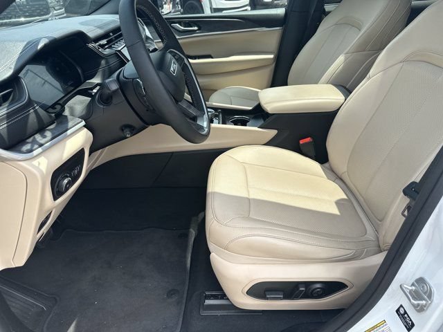 Used 2025 Jeep Grand Cherokee L Limited w/ Luxury Tech Group II RWD image 10