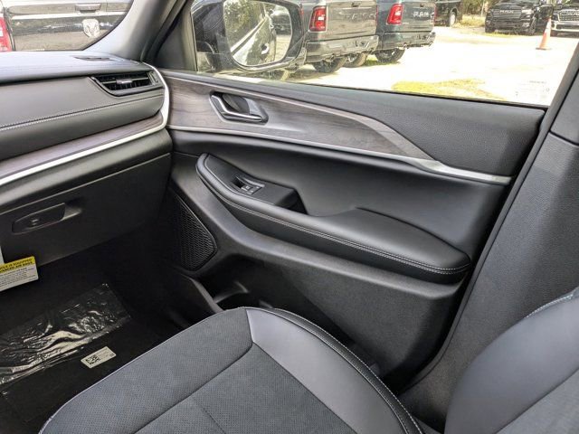 New 2026 Jeep Grand Cherokee Altitude image 18