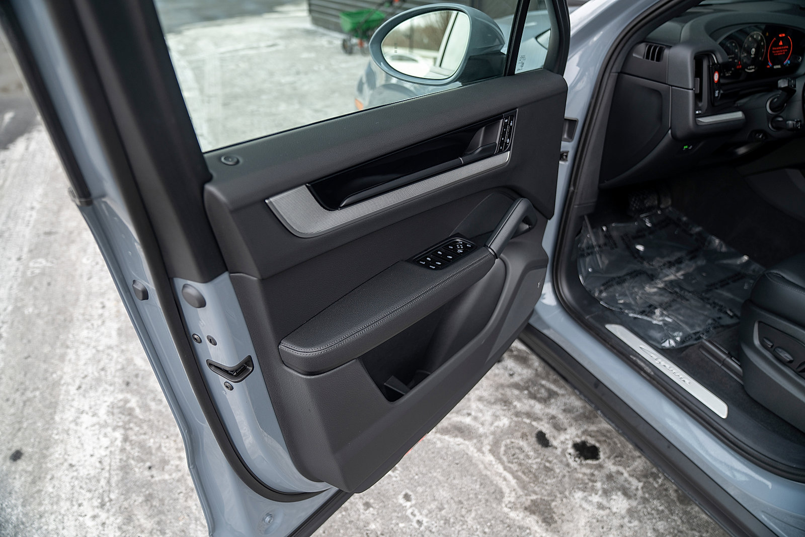 Certified 2025 Porsche Cayenne image 16