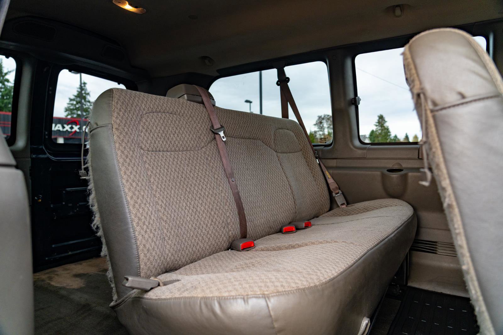 Used 2009 Chevrolet Express 1500 Passenger image 15