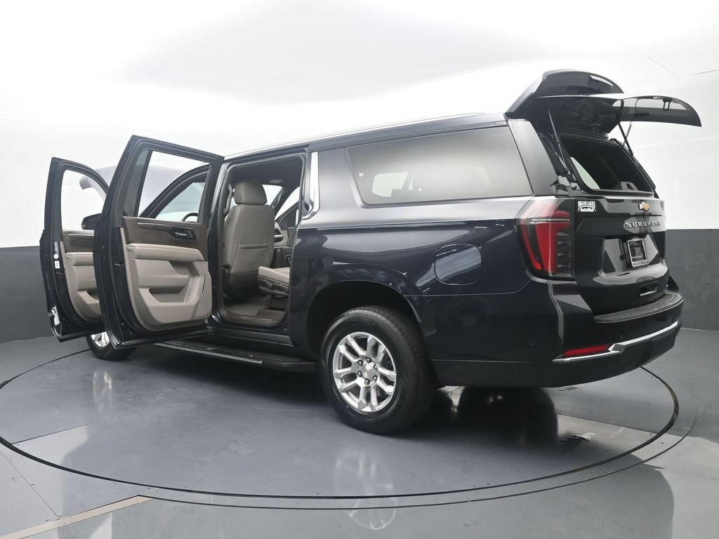 Used 2025 Chevrolet Suburban LT RWD image 89