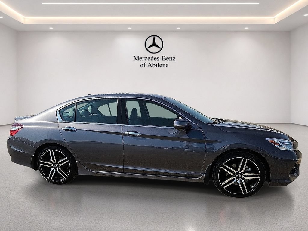 Used 2017 Honda Accord Touring image 9