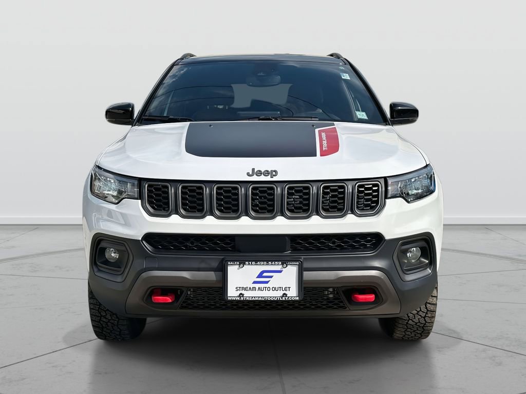Used 2024 Jeep Compass Trailhawk image 2