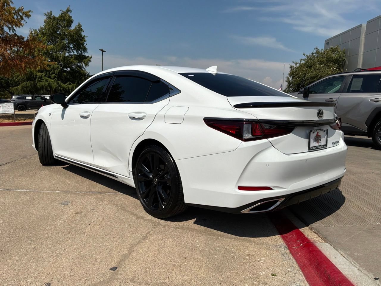 Used 2025 Lexus ES 350 F Sport FWD image 8