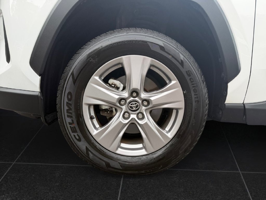 Used 2025 Toyota RAV4 XLE AWD/4WD image 10