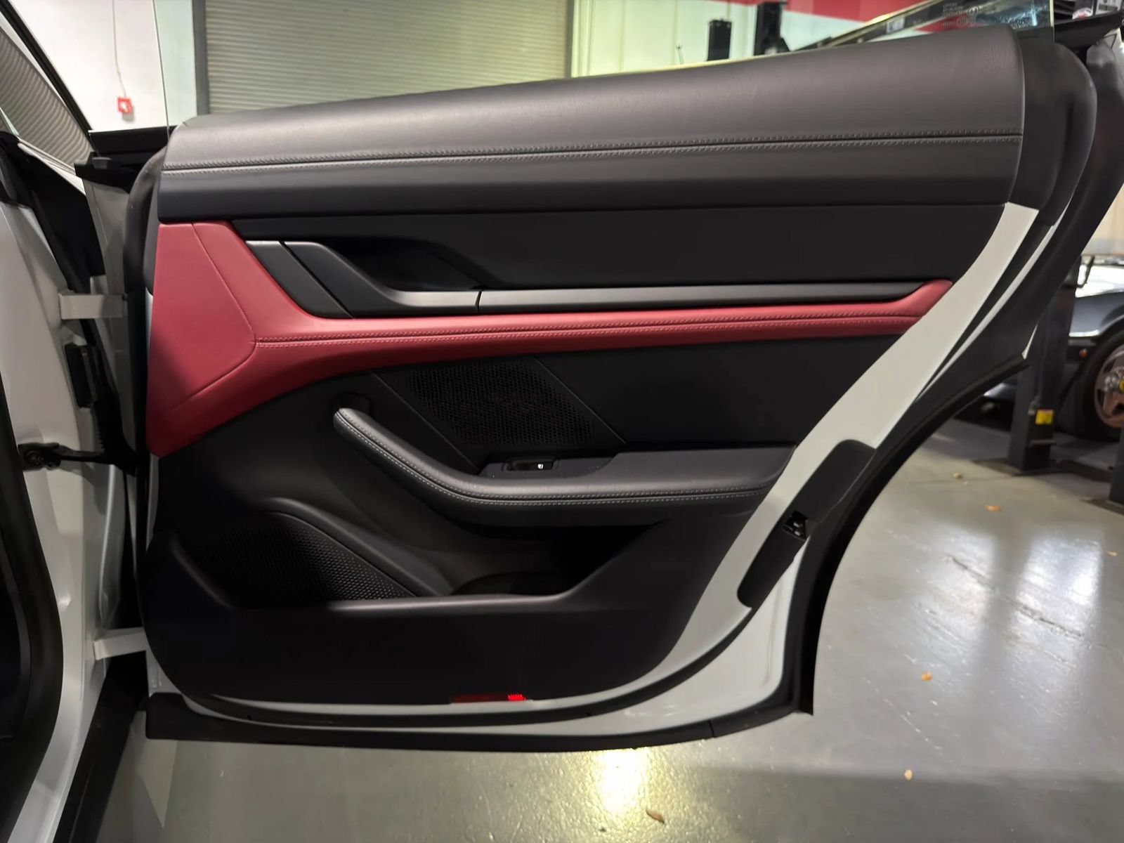 Used 2022 Porsche Taycan RWD image 54