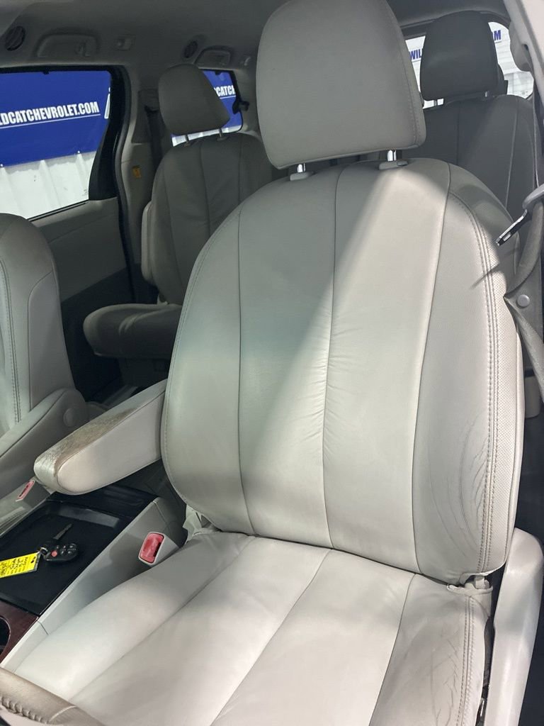 Used 2011 Toyota Sienna XLE image 11