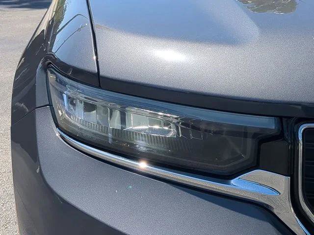 Certified 2023 Jeep Grand Cherokee Limited w/ Luxury Tech Group II RWD image 10