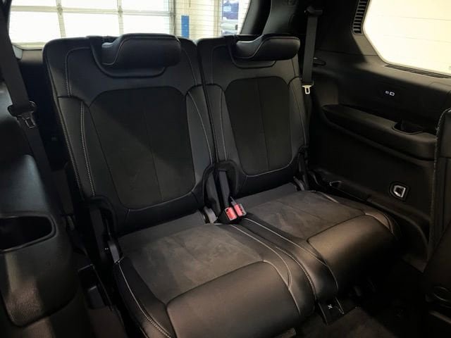 Used 2025 Jeep Grand Cherokee L Altitude AWD/4WD image 8