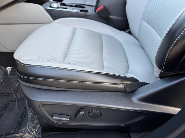 Used 2025 Ford Escape Platinum FWD image 15