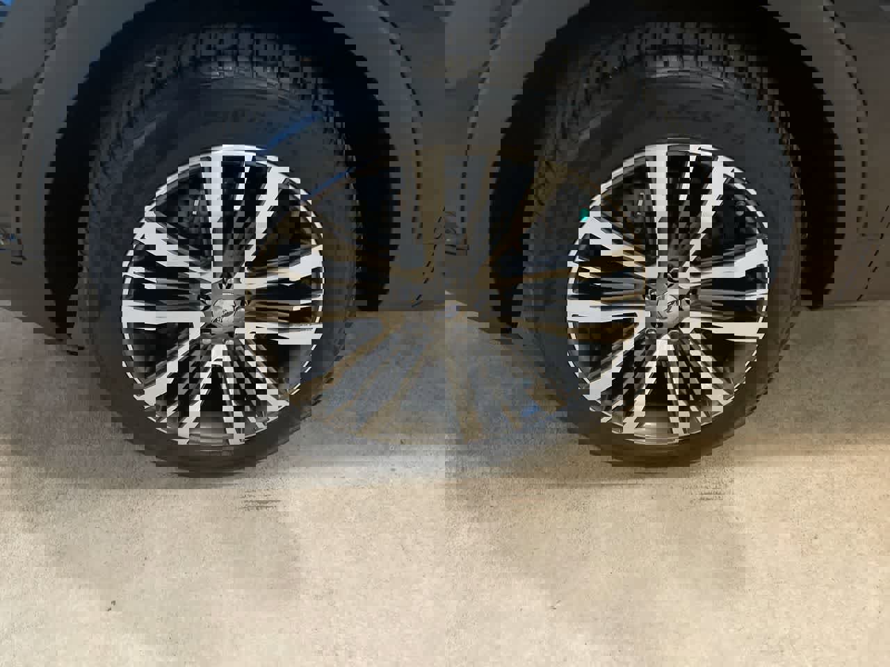 Used 2017 Ford Explorer Platinum image 10