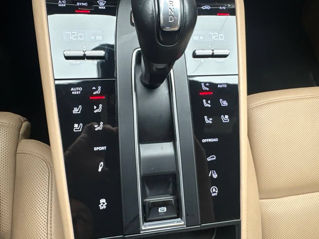 Certified 2023 Porsche Macan S AWD/4WD image 36