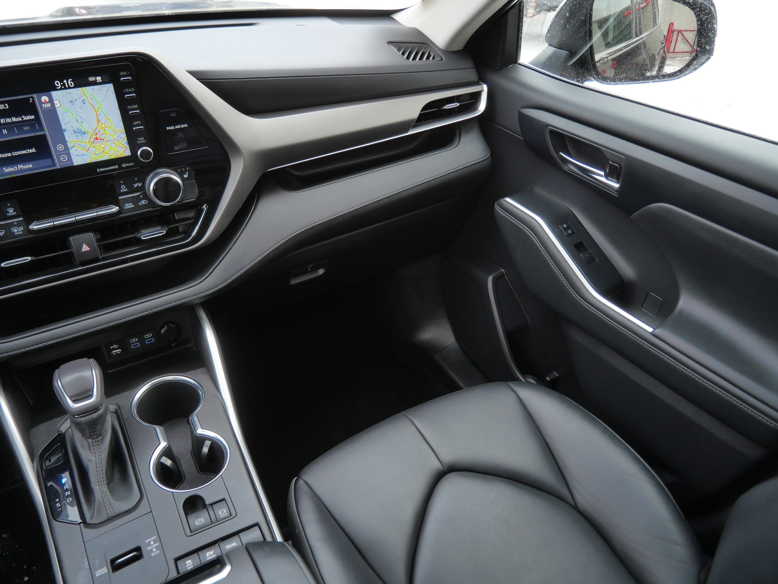 Used 2022 Toyota Highlander XLE image 12