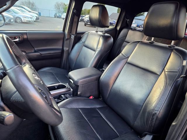 Used 2020 Toyota Tacoma TRD Off-Road w/ TRD Premium Off Road Package image 26