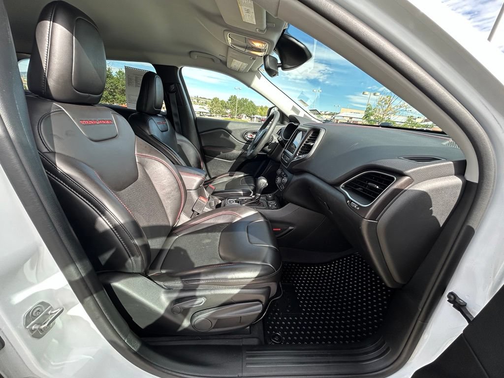 Used 2022 Jeep Cherokee Trailhawk AWD/4WD image 30