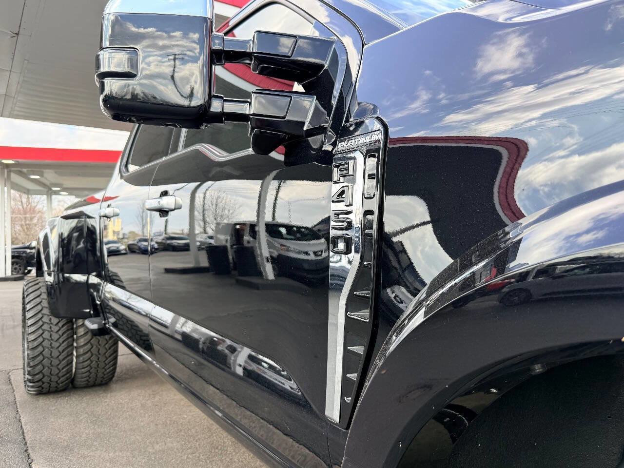 Used 2025 Ford F450 Platinum w/ Platinum Plus Package image 15