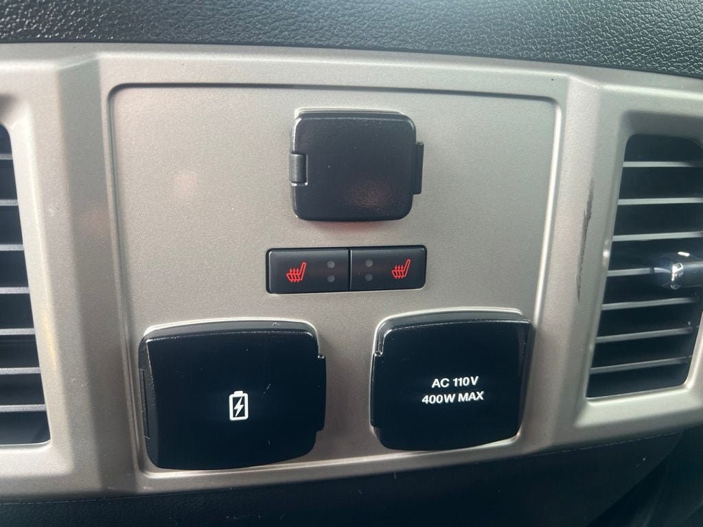 Used 2019 Ford F150 Lariat w/ Equipment Group 502A Luxury AWD/4WD image 17