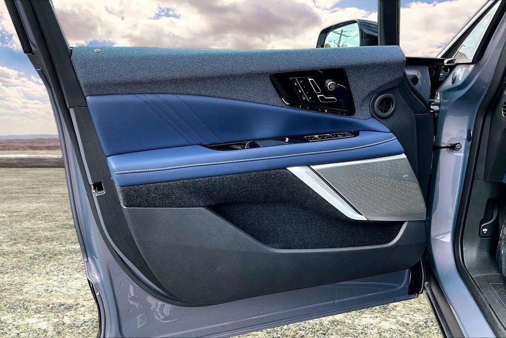 Certified 2025 Cadillac Optiq Luxury 2 w/ LPO, Floor Liner Package AWD/4WD image 20