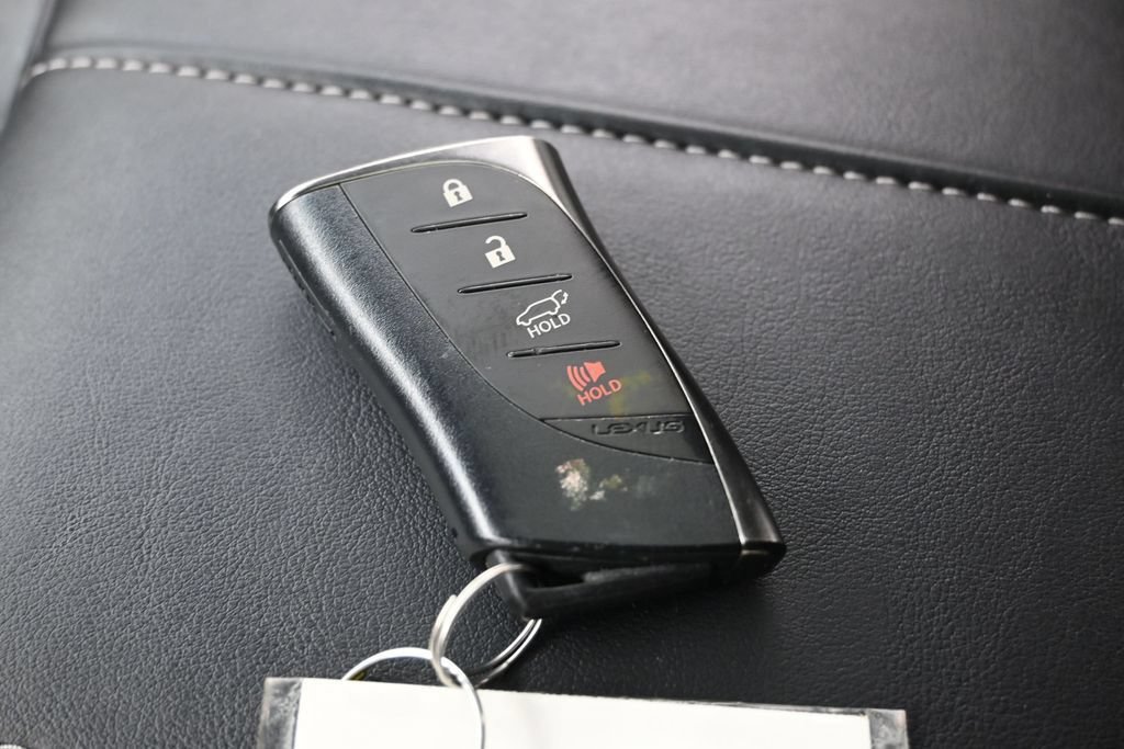 Used 2023 Lexus LX 600 4WD w/ Luxury Package image 32