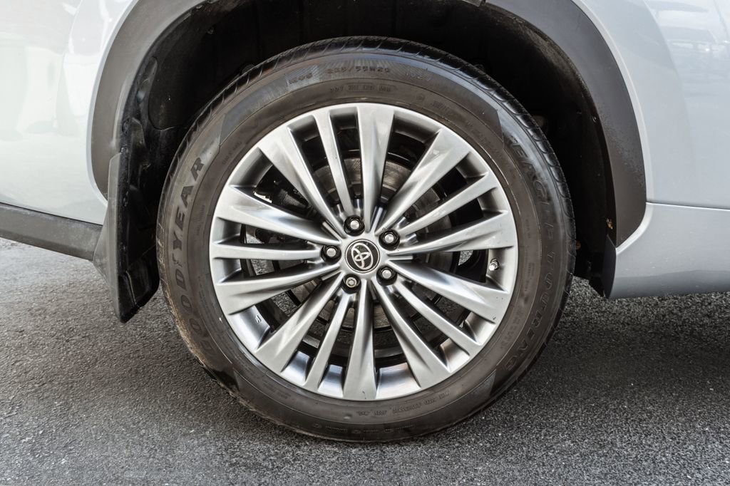 Used 2020 Toyota Highlander Platinum image 39