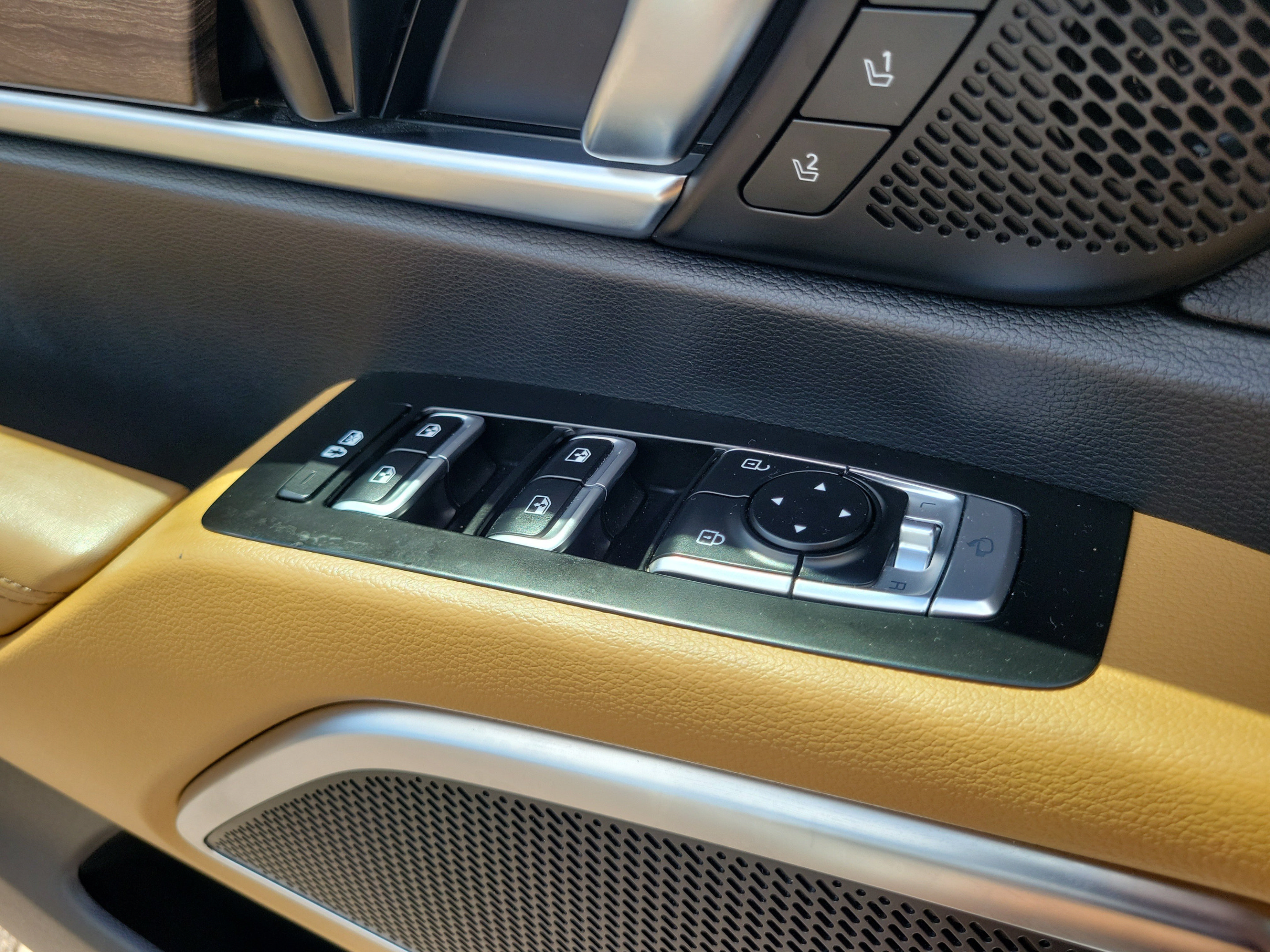 Used 2020 Kia Telluride SX w/ Towing Package FWD image 23