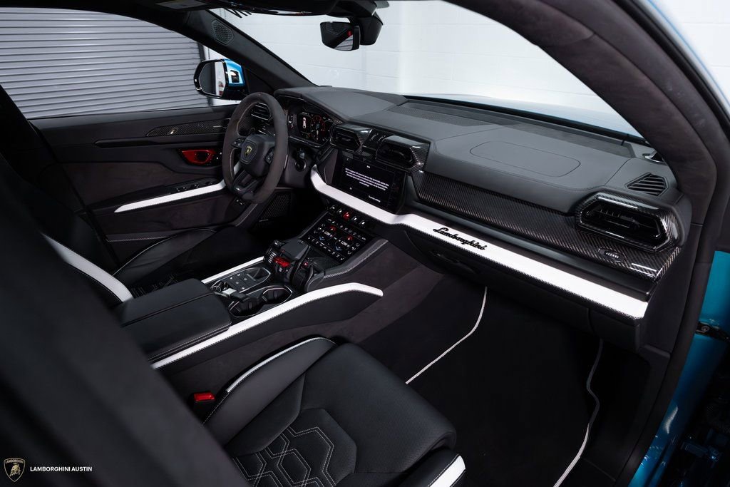 Used 2025 Lamborghini Urus Performante AWD/4WD image 54