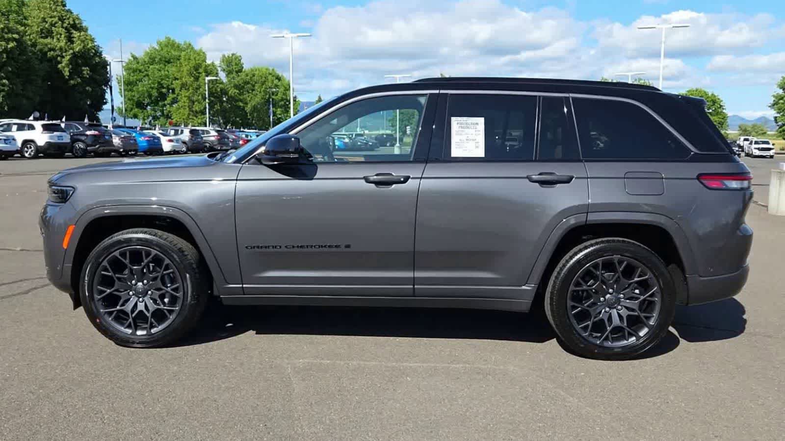 New 2026 Jeep Grand Cherokee Summit AWD/4WD image 5
