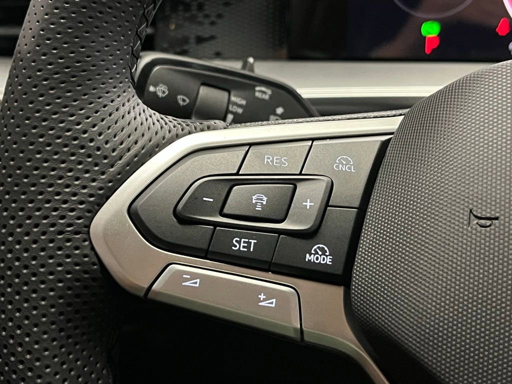 New 2025 Volkswagen Tiguan SE R-Line image 26