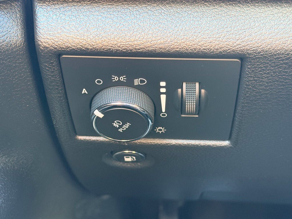 Used 2021 Jeep Grand Cherokee Overland AWD/4WD image 37