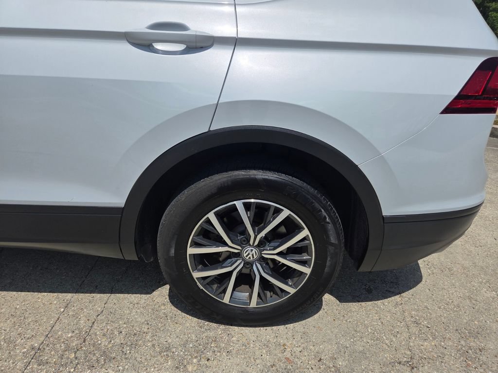 Used 2019 Volkswagen Tiguan SE w/ Panoramic Sunroof Package FWD image 25