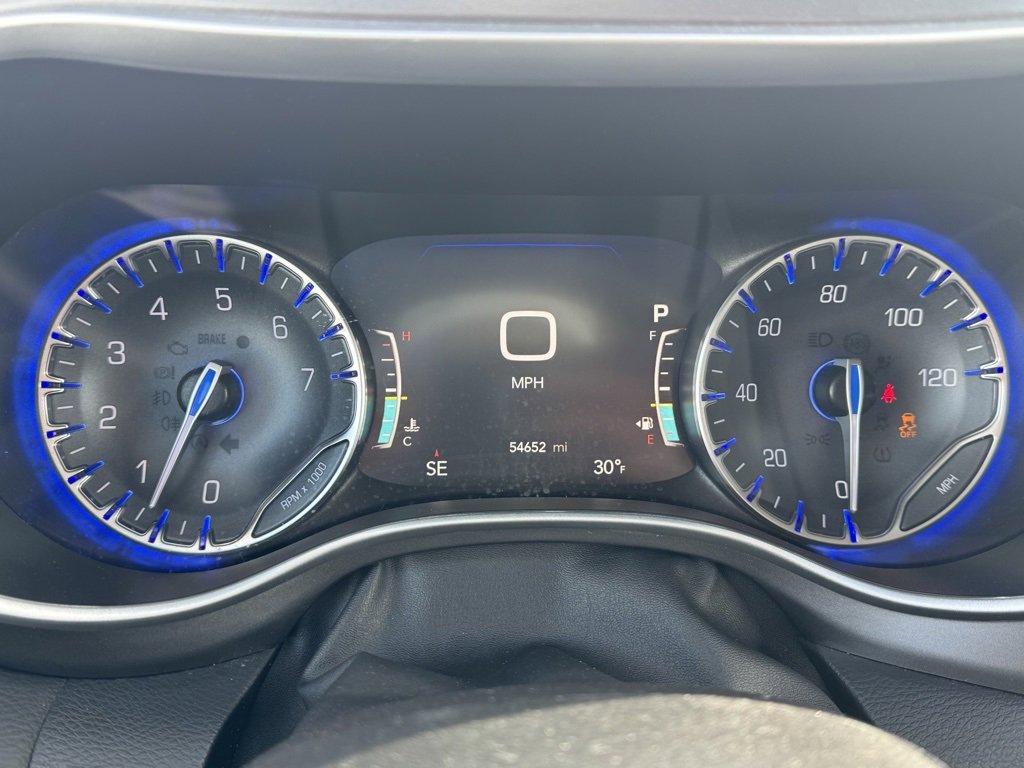 Used 2024 Chrysler Pacifica Touring-L image 23