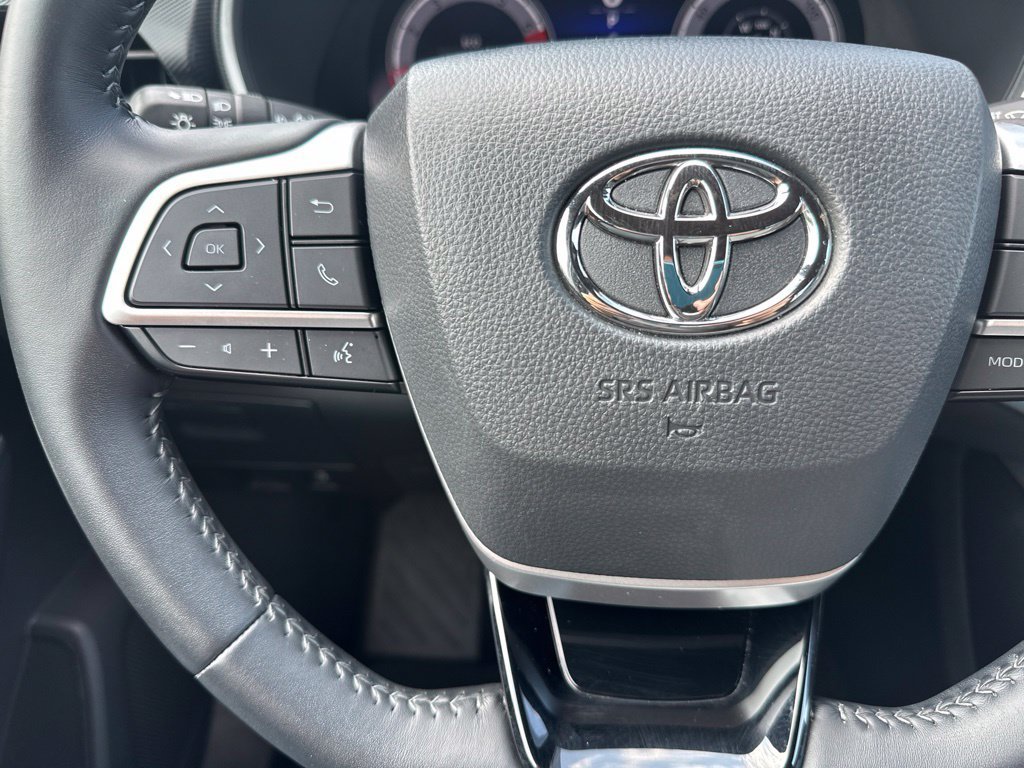 Used 2025 Toyota Highlander XSE AWD/4WD image 16